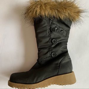 Faux Fur Trimmed Fashion Boots Size 1.5